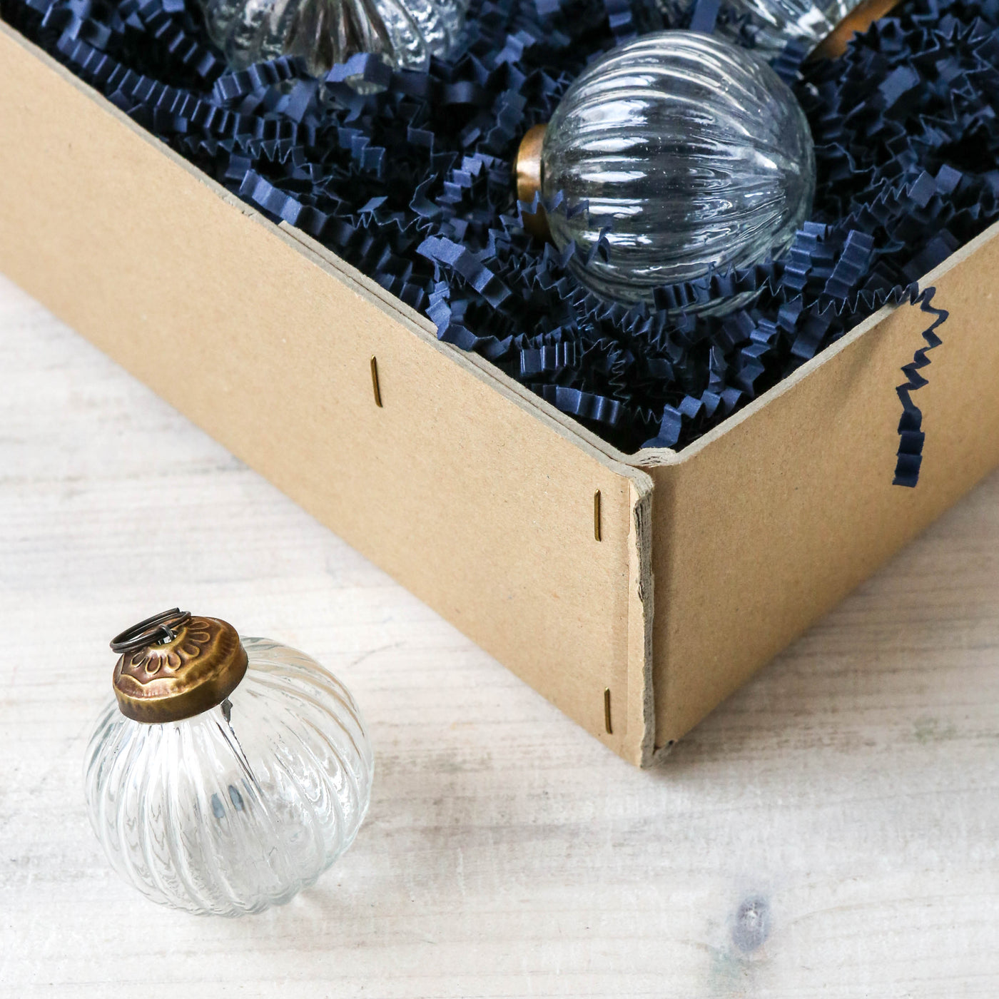 5cm Ribbed Glass Bauble - Clear