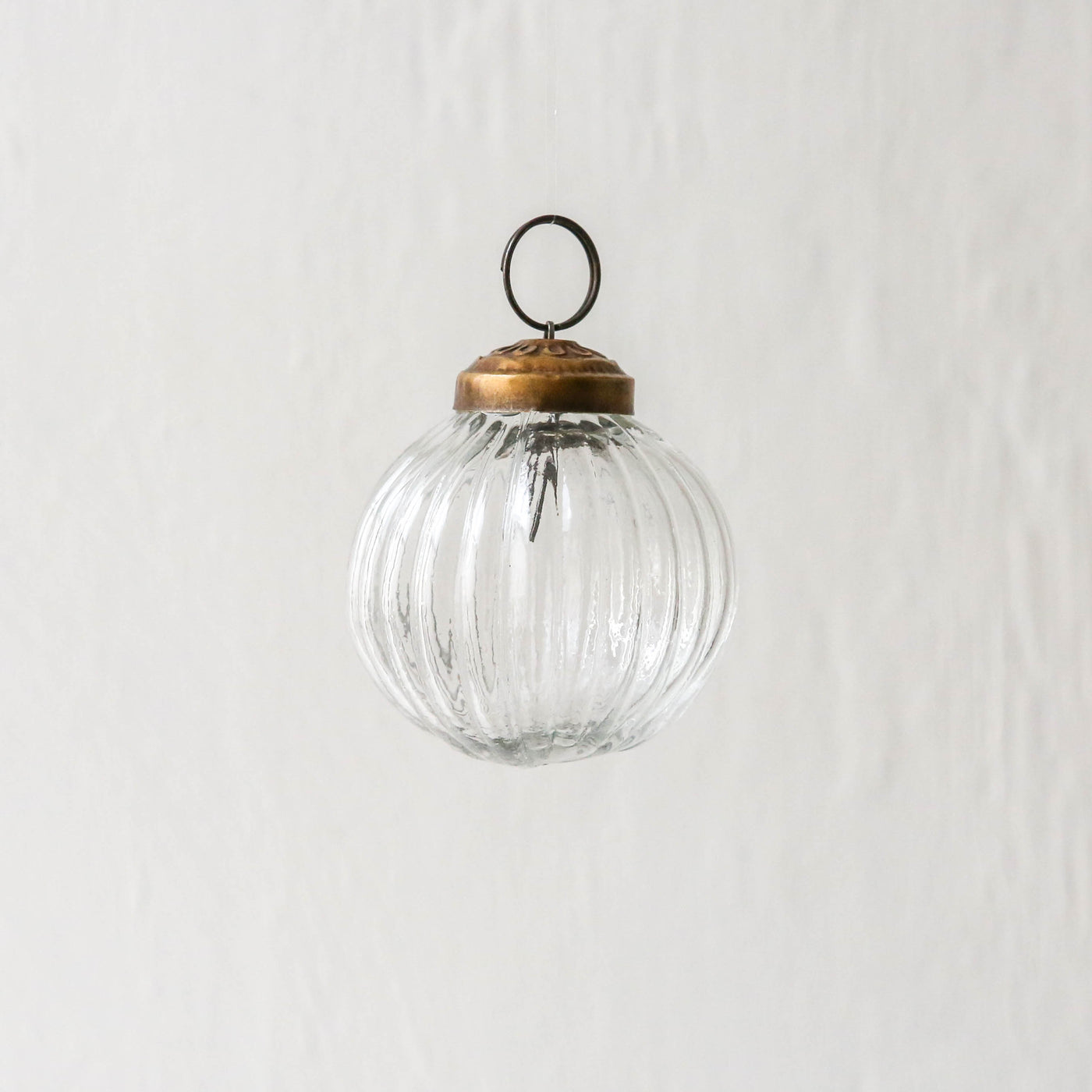 5cm Ribbed Glass Bauble - Clear