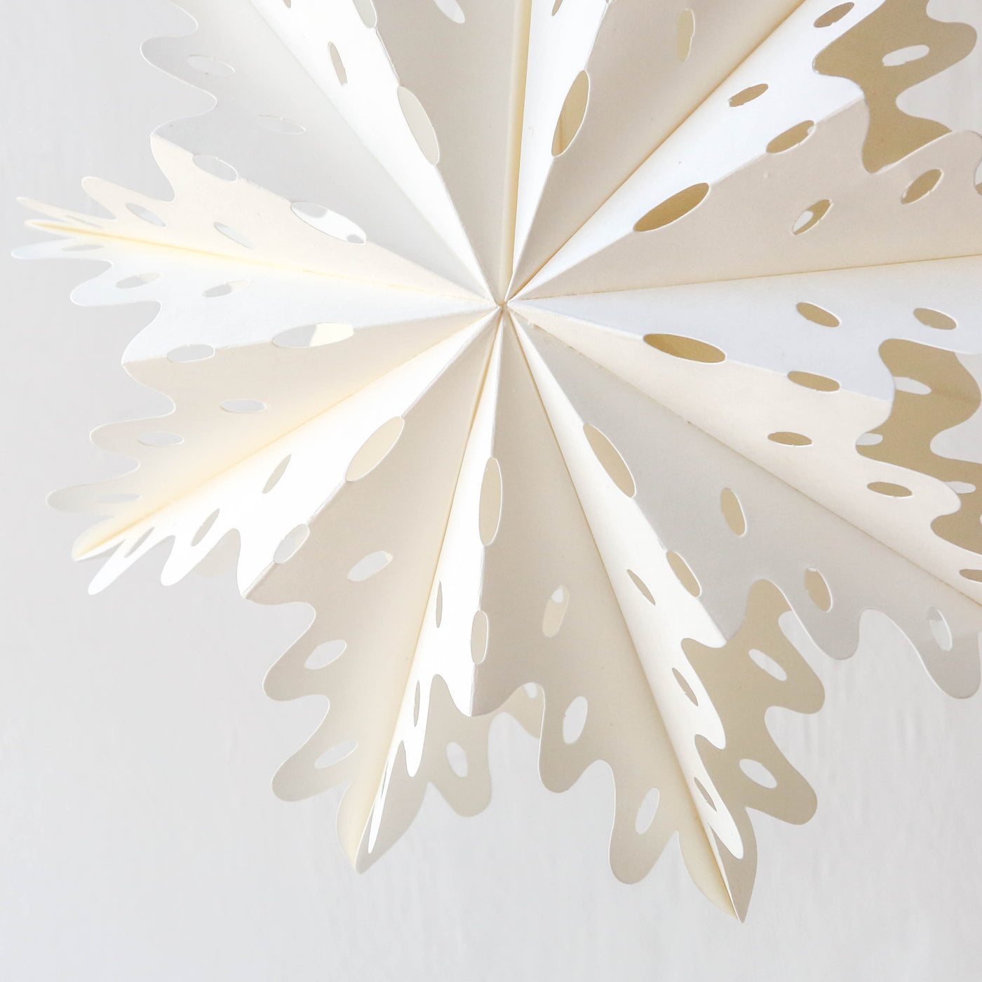 28cm Paper Snowflake Decoration - Bellflower (design1)