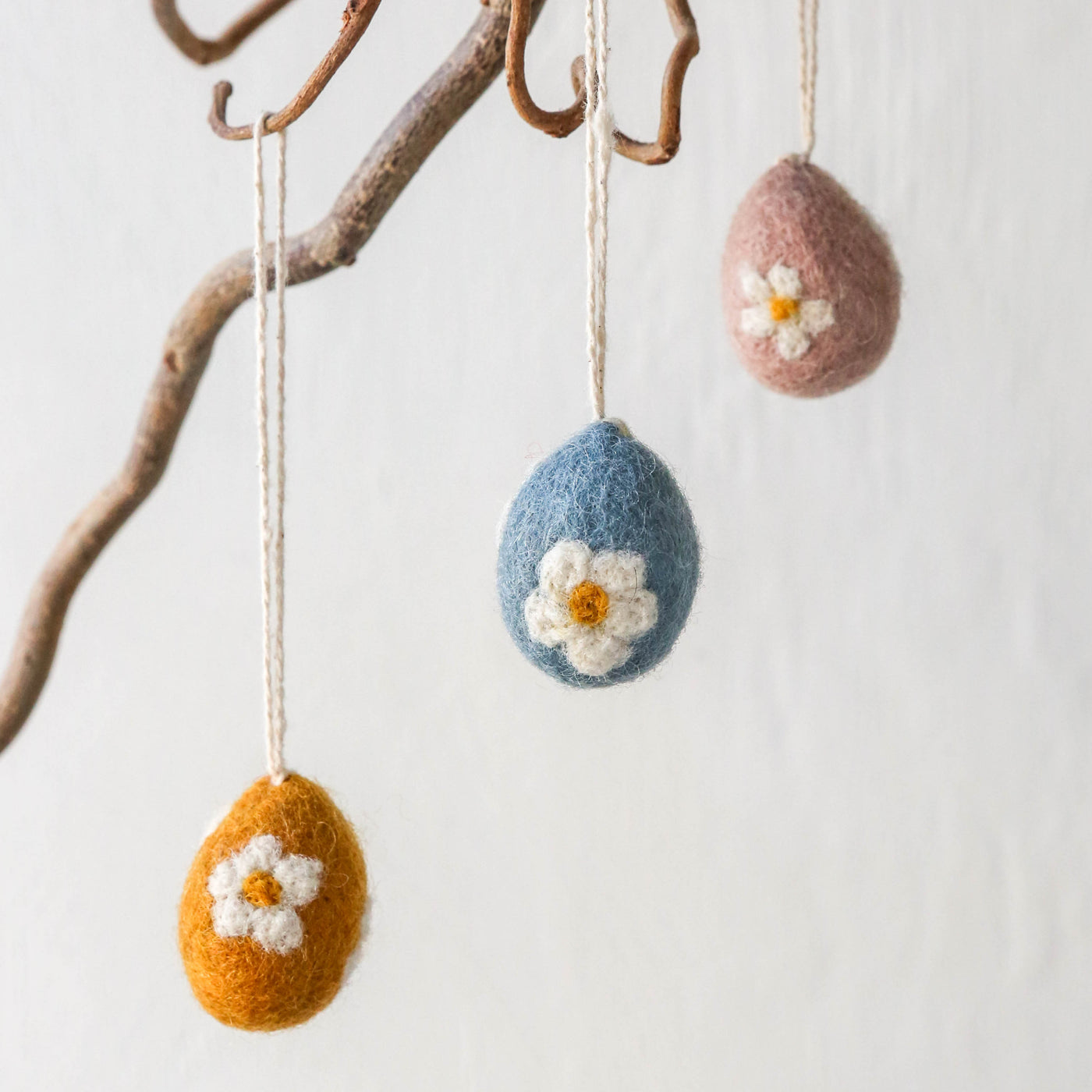 Spring Daisy Felt Egg Decoration