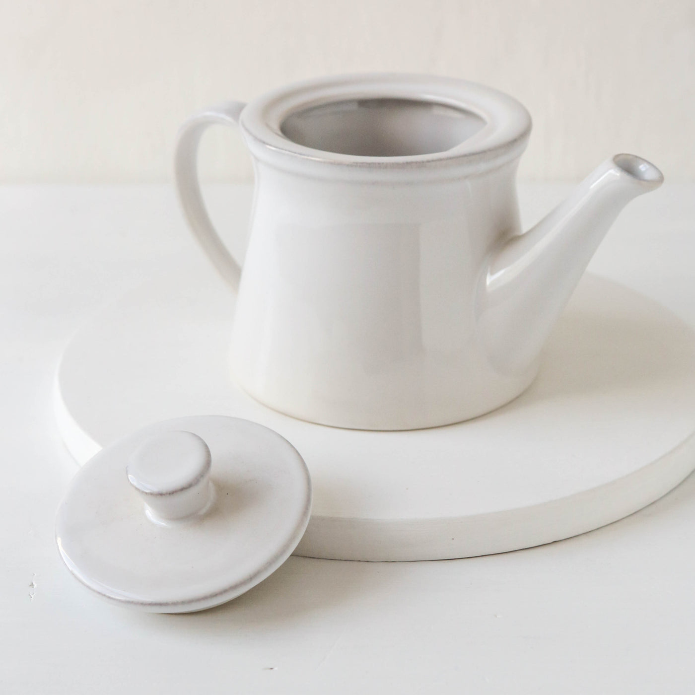 Friso Teapot - White