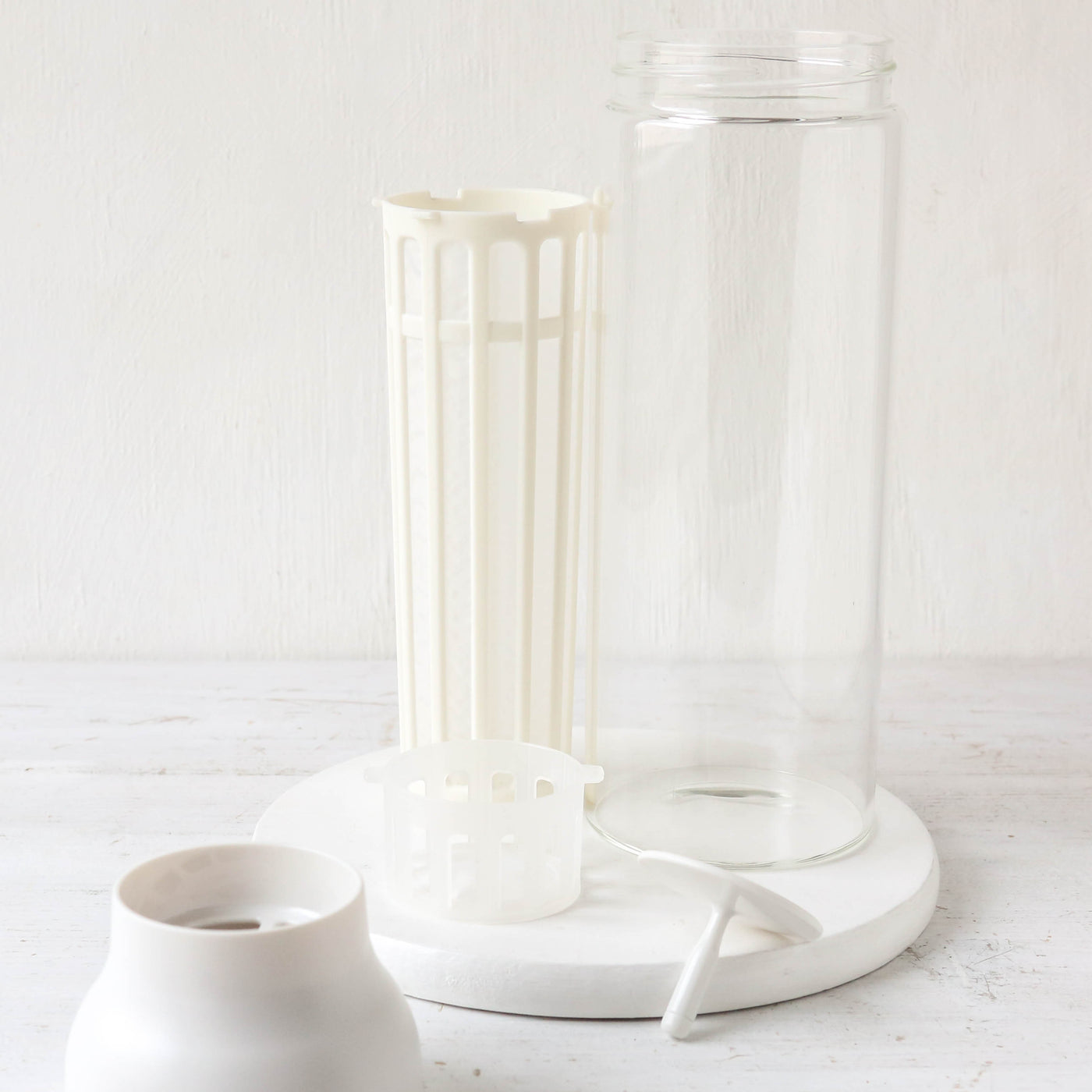 1L Cold Brew Carafe CAPSULE in White by Kinto