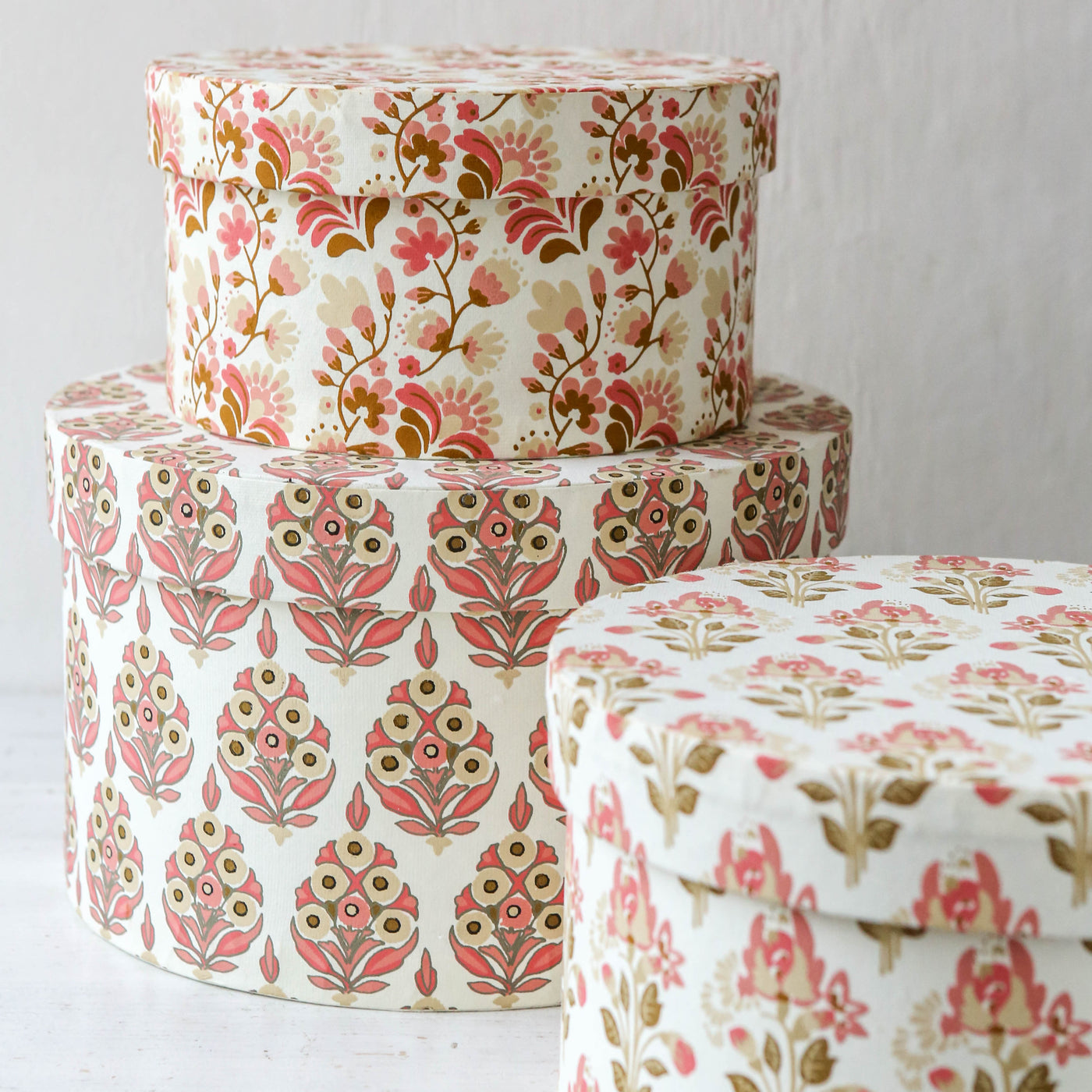 Round Covered Storage Box in Arrah Raspberry - Medium