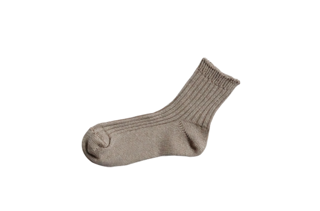 Linen Ribbed Socks by Nishiguchi Kutsushita