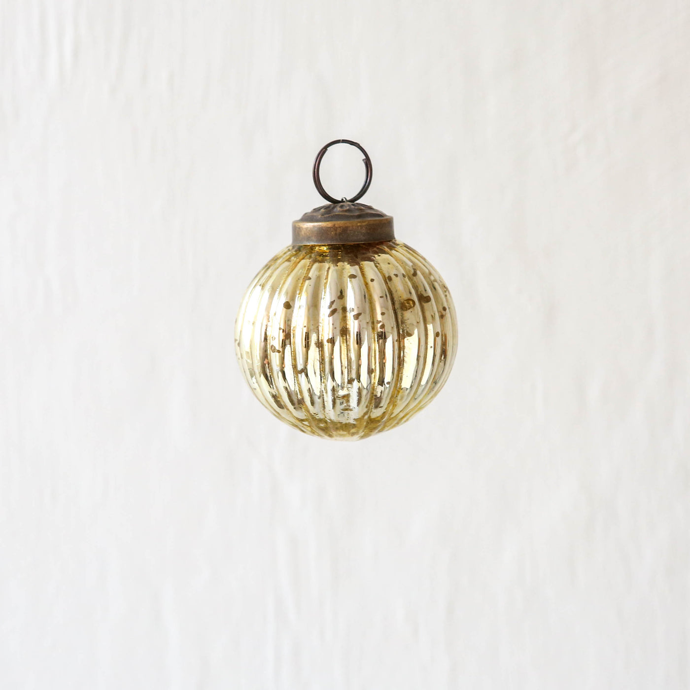 5cm Ribbed Glass Bauble - Gold